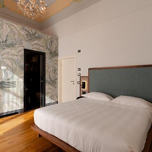 Camera con letto king size